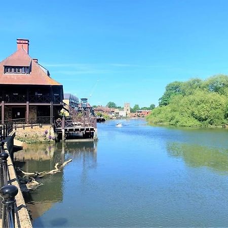 Idyllic Thames Riverside Apartment With Free Parking 埃尔沃斯 外观 照片