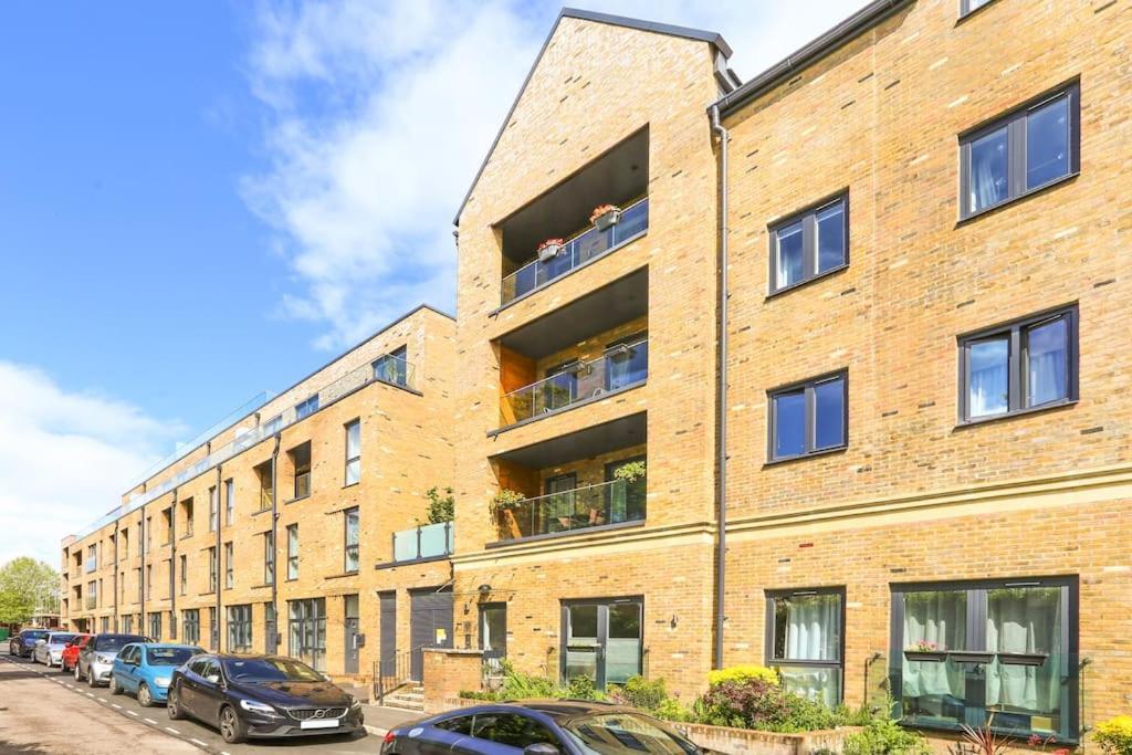 Idyllic Thames Riverside Apartment With Free Parking 埃尔沃斯 外观 照片