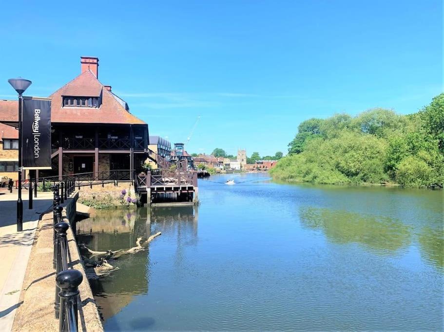 Idyllic Thames Riverside Apartment With Free Parking 埃尔沃斯 外观 照片