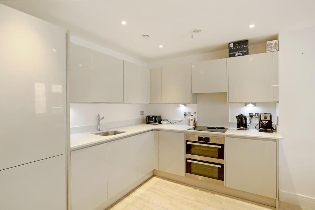 Idyllic Thames Riverside Apartment With Free Parking 埃尔沃斯 外观 照片