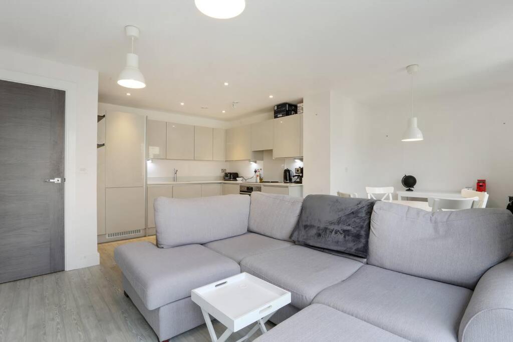Idyllic Thames Riverside Apartment With Free Parking 埃尔沃斯 外观 照片