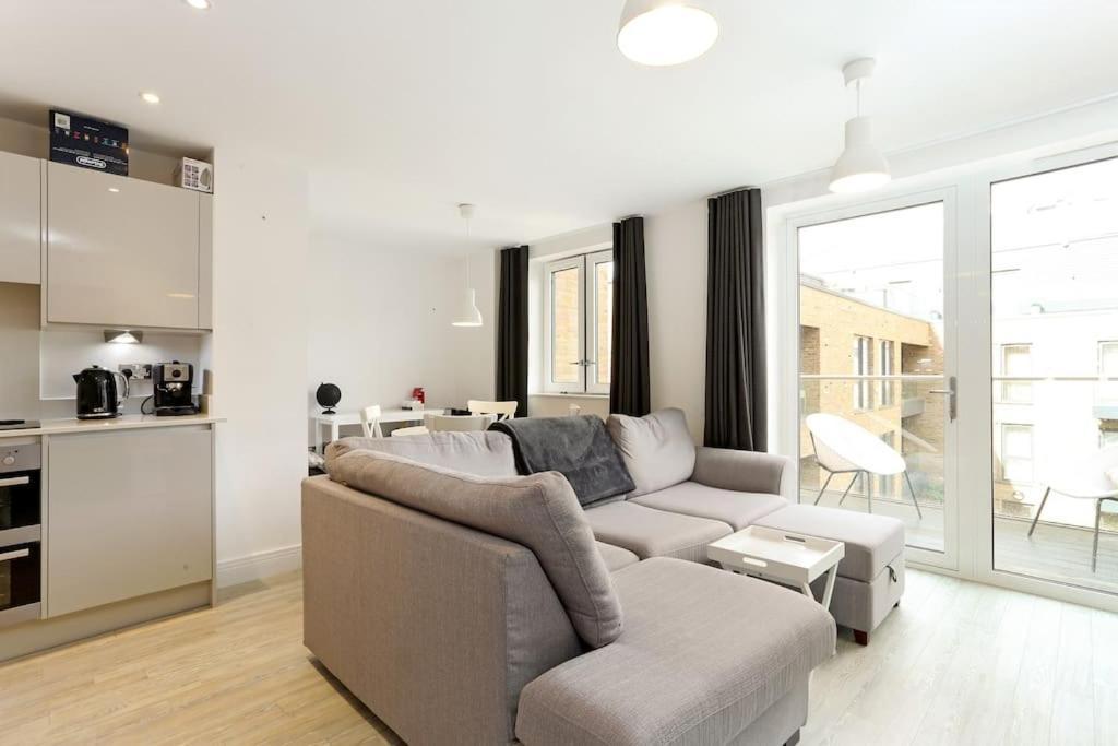 Idyllic Thames Riverside Apartment With Free Parking 埃尔沃斯 外观 照片